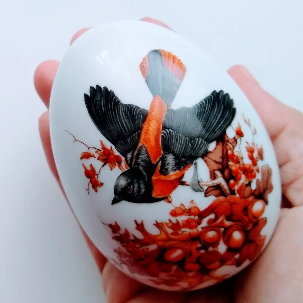 AVON FOUR SEASONS PORCELAIN EGGS - AUTUMN - Picture 4 of 6
